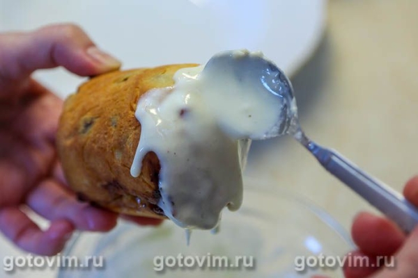Кулич с изюмом и шоколадной начинкой Кулич с изюмом и шоколадной начинкой