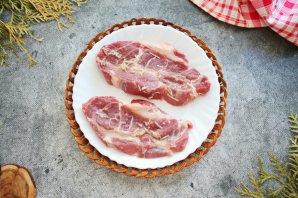 Стейк из свинины в духовке в фольге Стейк из свинины в духовке в фольге