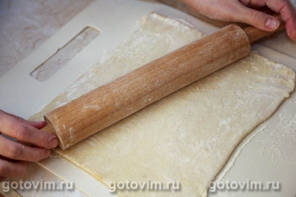 Пирог с капустой и лососем из готового слоеного теста Пирог с капустой и лососем из готового слоеного теста