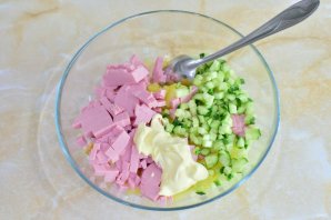 Тарталетки с салатом "Оливье" Тарталетки с салатом "Оливье"