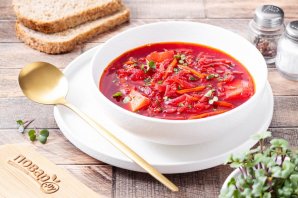 Свекольный суп с кочерыжкой брокколи Свекольный суп с кочерыжкой брокколи