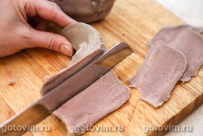 Рулетики из свиного языка с сыром и чесноком Рулетики из свиного языка с сыром и чесноком