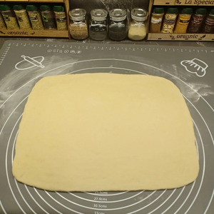 Рулет на дрожжевом тесте с творогом