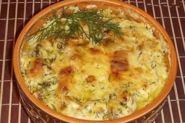 Картошка с курицей в сметане в духовке