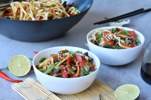 Удон с говядиной в устричном соусе Удон с говядиной в устричном соусе