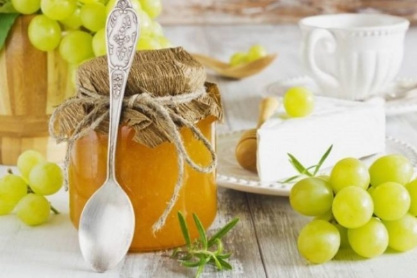 Варенье из зеленого винограда с корицей