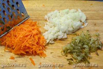 Рулетики из свинины с солеными огурцами и морковью под сырной корочкой  Рулетики из свинины с солеными огурцами и морковью под сырной корочкой