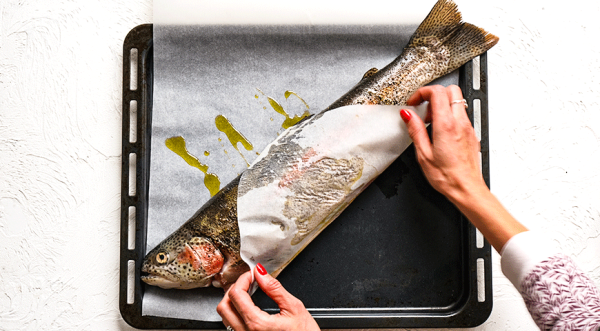 Форель в соусе со шпинатом, пошаговый рецепт с фото Форель в соусе со шпинатом, пошаговый рецепт с фото