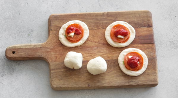 Быстрые сырные бомбочки-пицца, пошаговый рецепт с фото на 454 ккал Быстрые сырные бомбочки-пицца, пошаговый рецепт с фото на 454 ккал