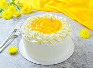 Торт с консервированными персиками и взбитыми сливками Торт с консервированными персиками и взбитыми сливками