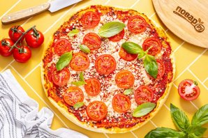Пицца с помидорами
