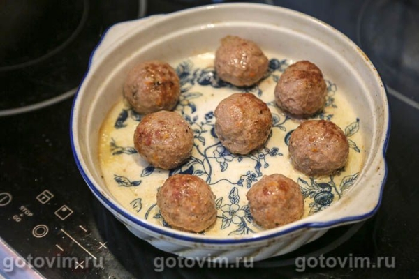 Лазанья с фрикадельками, овощным соусом и бешамель Лазанья с фрикадельками, овощным соусом и бешамель