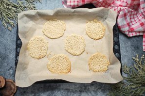 Сырные чипсы по-домашнему Сырные чипсы по-домашнему