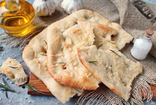 Фокачча с пармезаном и розмарином Фокачча с пармезаном и розмарином