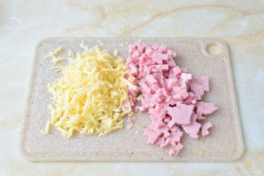 Оладьи с сыром и колбасой Оладьи с сыром и колбасой