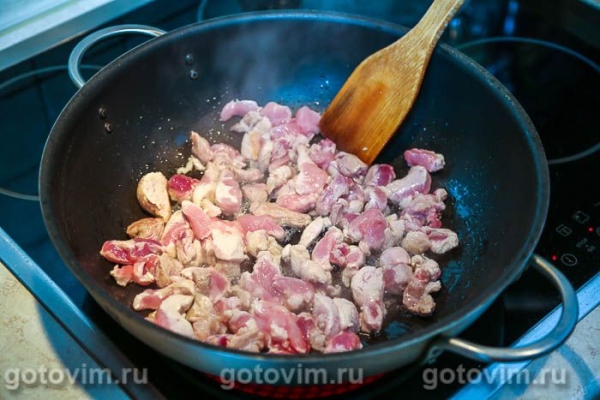 Свиная поджарка со сливой