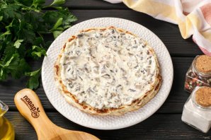 Мясной закусочный торт с грибами и маринованными огурцами Мясной закусочный торт с грибами и маринованными огурцами