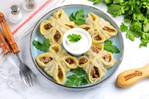 Манты с фаршем из говядины с бараниной Манты с фаршем из говядины с бараниной