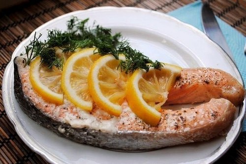 Лосось с лимоном и базиликом, запеченный в фольге Лосось с лимоном и базиликом, запеченный в фольге