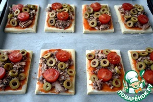 Слойки с консервированным тунцом