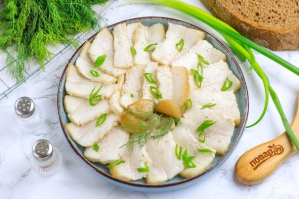 Сало вареное с чесноком Сало вареное с чесноком