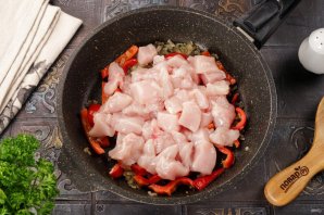 Фрикасе из курицы со сметаной Фрикасе из курицы со сметаной