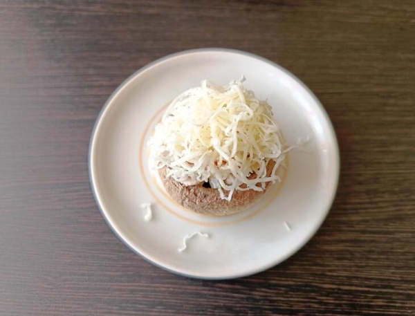 Запеченные фаршированные шампиньоны со вкусом пиццы Запеченные фаршированные шампиньоны со вкусом пиццы