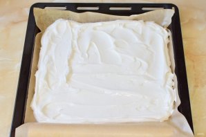 Меренговый рулет с заварным кремом Меренговый рулет с заварным кремом