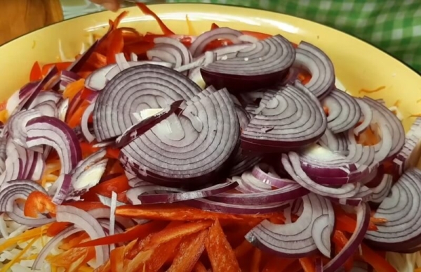 Забудьте про магазинные салаты: рецепт из капусты и болгарского перца, который покорит ваш вкус навсегда! Забудьте про магазинные салаты: рецепт из капусты и болгарского перца, который покорит ваш вкус навсегда!