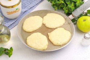 Яблочно-творожные оладьи Яблочно-творожные оладьи