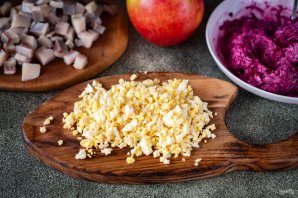 Селедка под шубой с яблоками