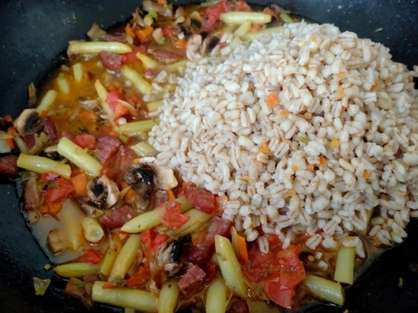 Перловка с овощами и грибами