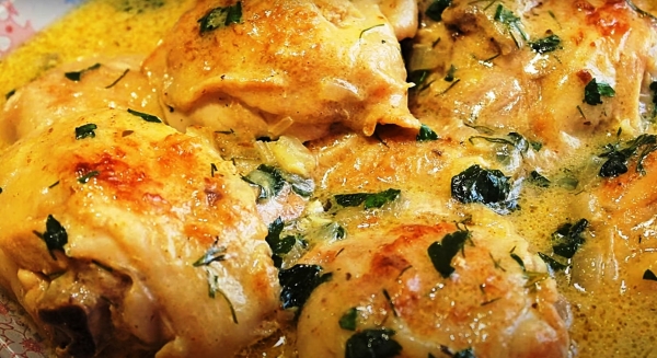 Нежная и сочная курица в сметанном соусе. Муж просит готовить так 3 раза в неделю