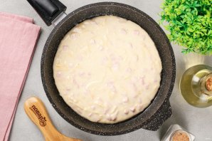 Пирог с одним яйцом на сковороде Пирог с одним яйцом на сковороде