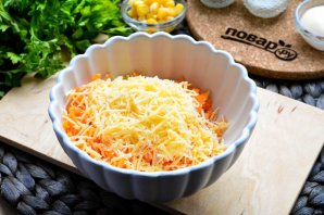 Салат с морковью и сыром Салат с морковью и сыром