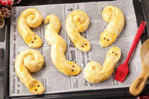 Новогодние пирожки "Змейки" Новогодние пирожки "Змейки"