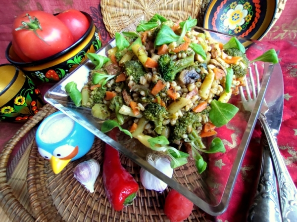 Перловка с овощами и грибами