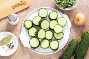 Огурцы с луком на зиму