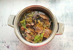 Грузди на зиму горячим способом Грузди на зиму горячим способом