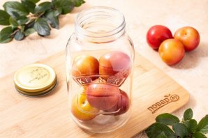 Компот из слив с косточками на зиму