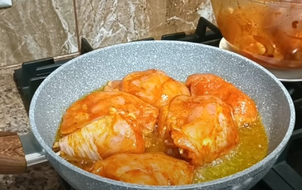 Как замариновать и правильно пожарить курицу. Рецепт лучшего соуса к мясу Как замариновать и правильно пожарить курицу. Рецепт лучшего соуса к мясу