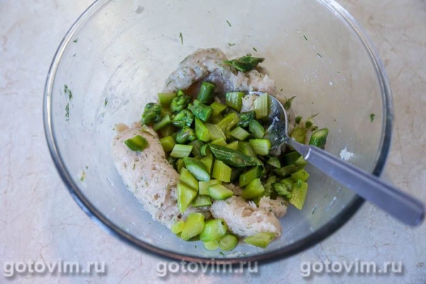 Рулетики из куриной грудки со спаржей, варенные в пищевой пленке Рулетики из куриной грудки со спаржей, варенные в пищевой пленке