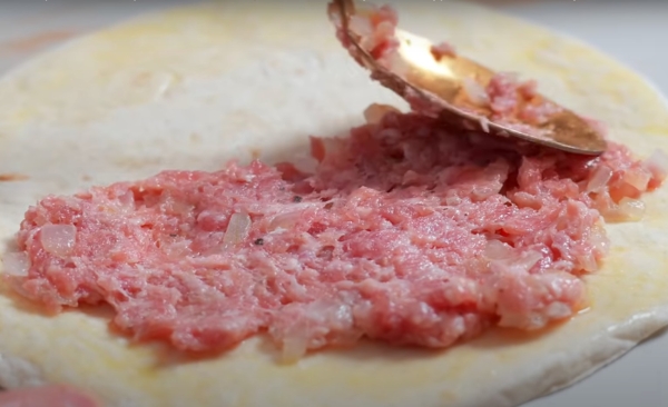 Все восторге от этого рецепта. Невероятно вкусные чебуреки из лаваша в духовке