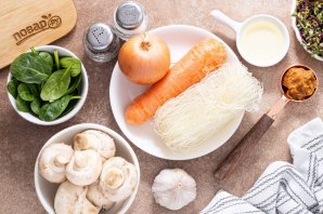 Суп с фунчозой и шампиньонами Суп с фунчозой и шампиньонами