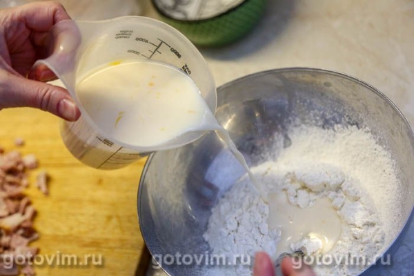 Маффины на молоке с колбасой Маффины на молоке с колбасой