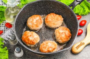 Котлеты с сыром и помидорами Котлеты с сыром и помидорами