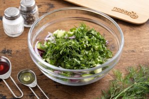 Салат по-грузински из огурцов и зелени Салат по-грузински из огурцов и зелени