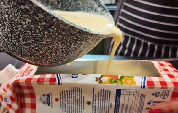 Из обычного пакета молока. Готовлю десерт с малиной вкуснее, чем в ресторанах: без крема, выпекания и коржей