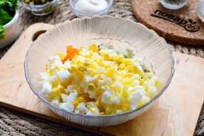 Салат "Оливье" с креветками Салат "Оливье" с креветками