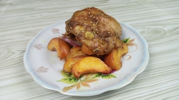 Курятина с персиками в духовке Курятина с персиками в духовке